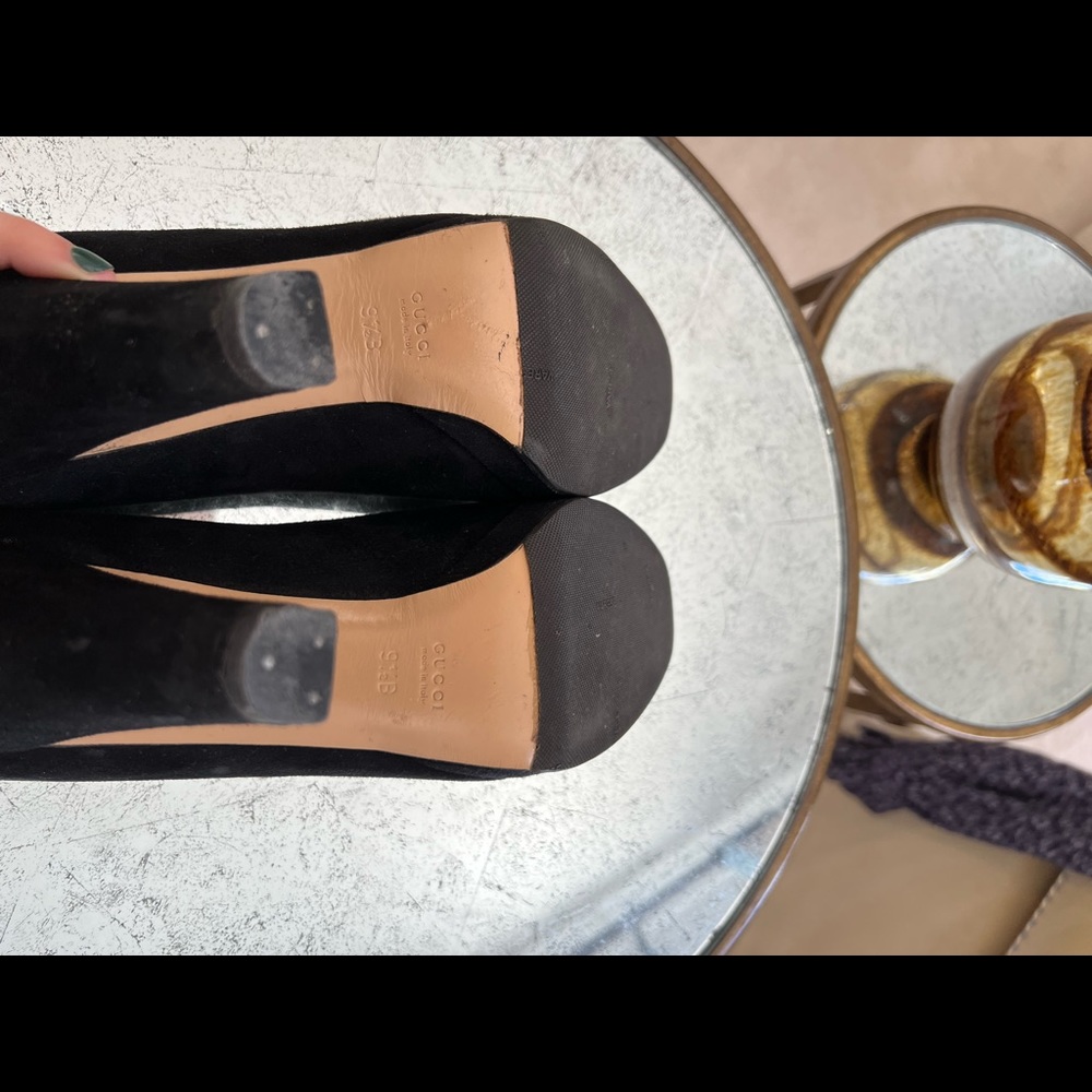 Gucci. Black suade. Platform Pumps. 4 inches. Size 9.5 - Picture 3 of 4